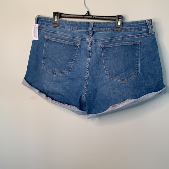 ARIZONA NWT BLUE STRETCH DENIM SHORTS SIZE 21 - Picture 6 of 8